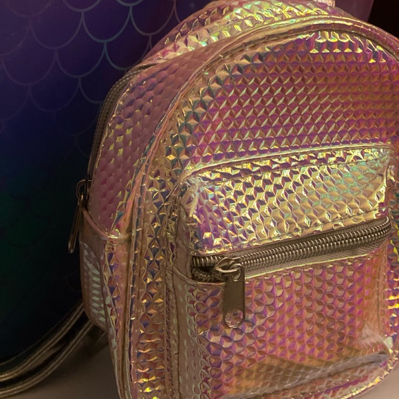 Iridescent mini backpack✨ - Picture 3 of 5
